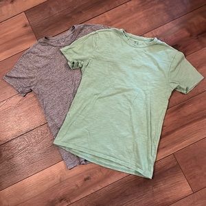 Set of 2 Gap T Shirts. Size XS. Heather Grey and Green.